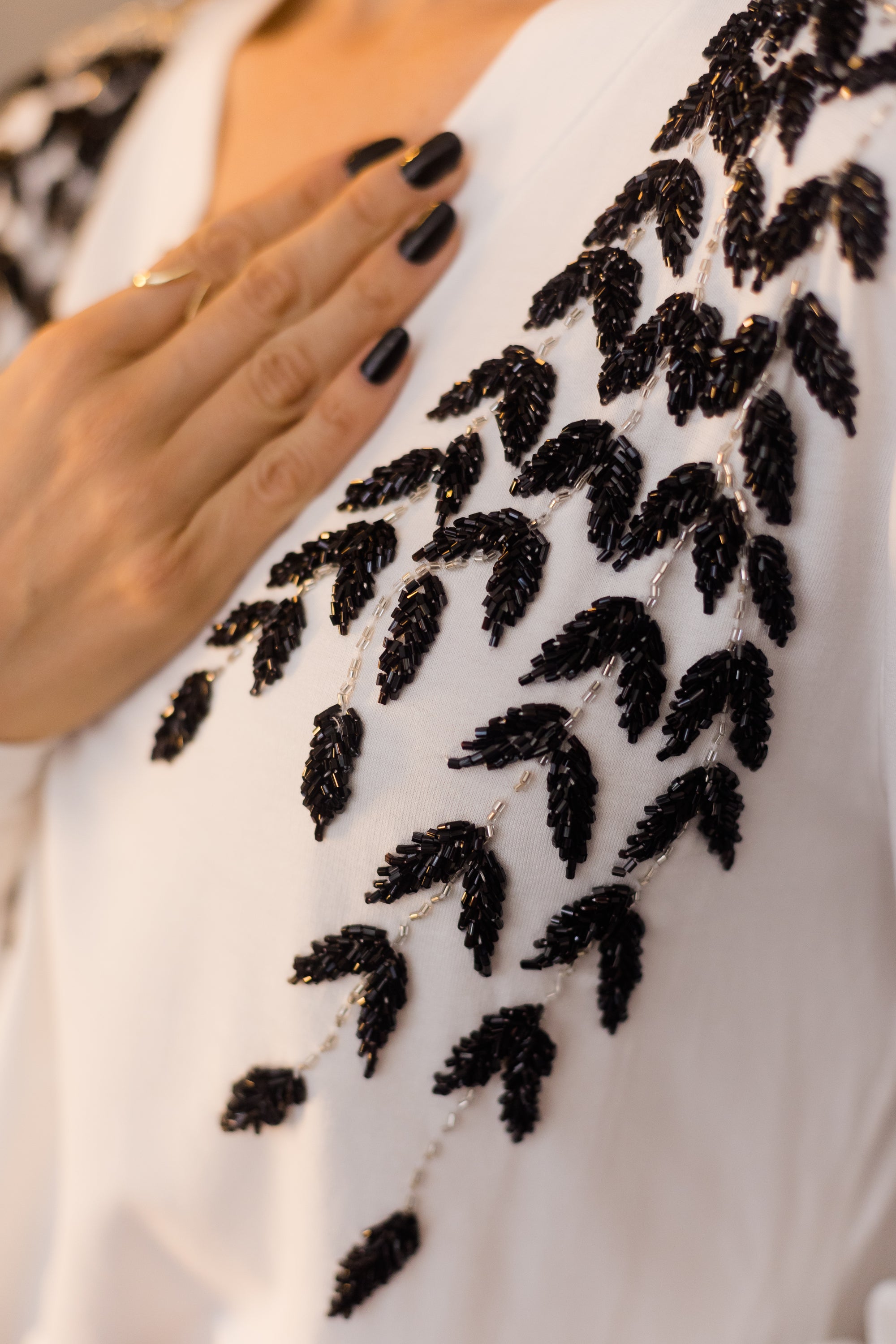 Blusa Moletinho Decote V Bordada