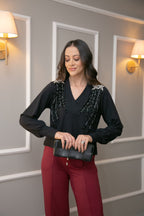 Blusa Moletinho Decote V Bordada